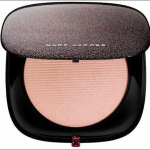 ✨ Marc Jacobs Beauty SHOWSTOPPER Highlighter ✨